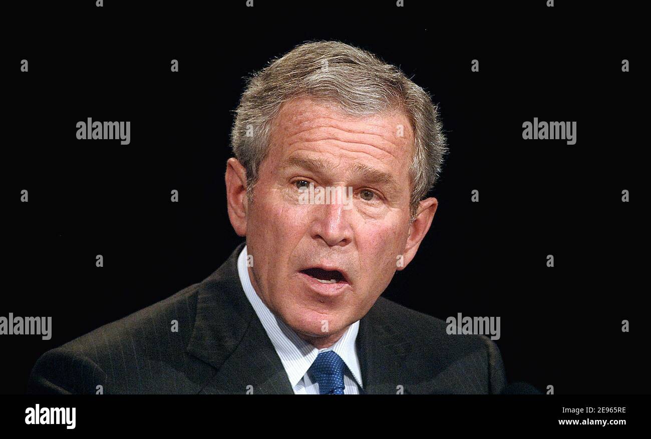 Il presidente George W. Bush ha espresso osservazioni alla Fondazione per la difesa delle democrazie (FDD) sulla guerra globale contro il terrorismo, in particolare l'Iraq presso la George Washington University, 13 marzo 2006 a Washington, DC. Foto di Olivier Douliery/ABACAPRESS.COM Foto Stock