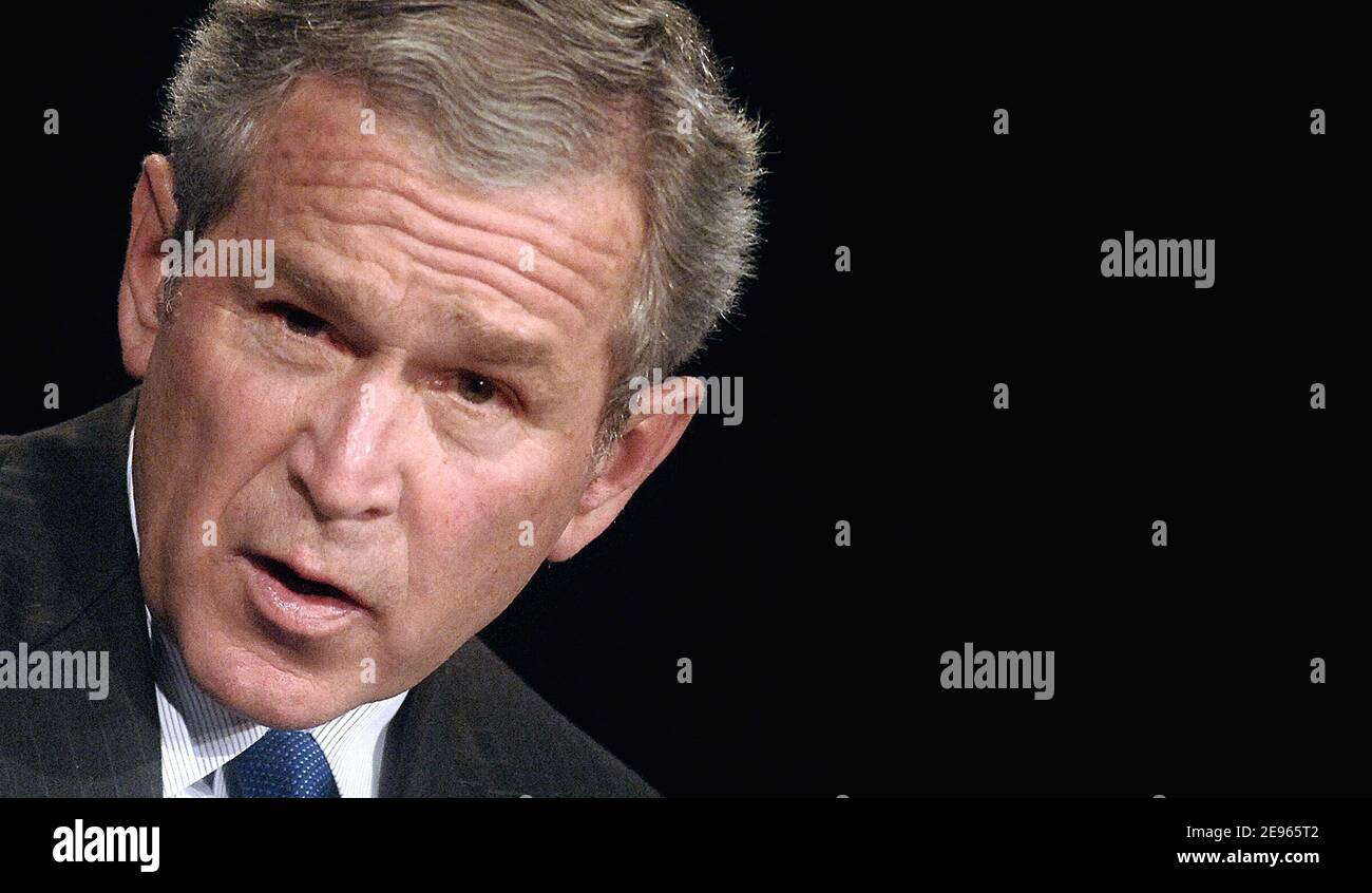 Il presidente George W. Bush ha espresso osservazioni alla Fondazione per la difesa delle democrazie (FDD) sulla guerra globale contro il terrorismo, in particolare l'Iraq presso la George Washington University, 13 marzo 2006 a Washington, DC. Foto di Olivier Douliery/ABACAPRESS.COM Foto Stock