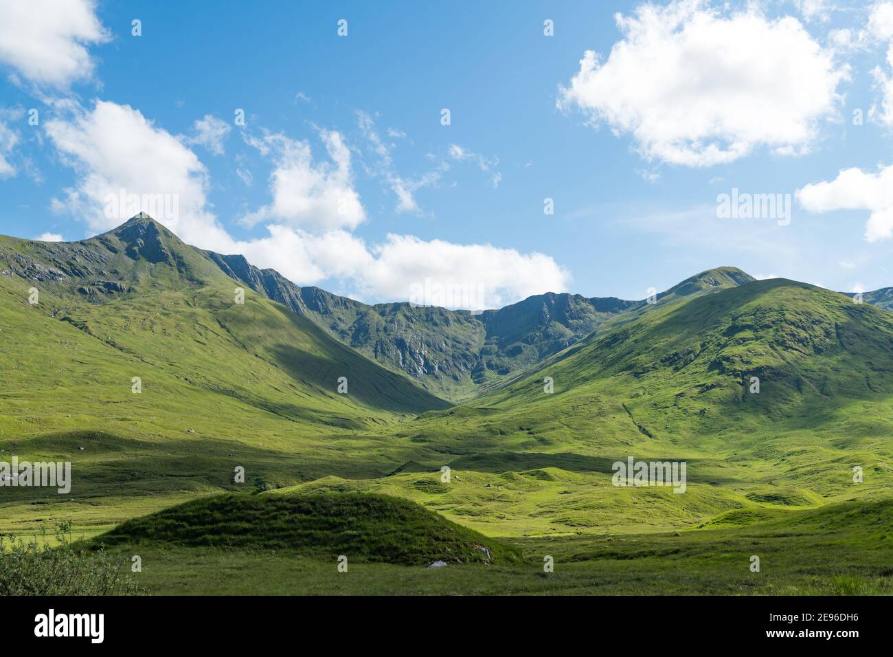 Montagne nelle Highlands della Scozia Foto Stock