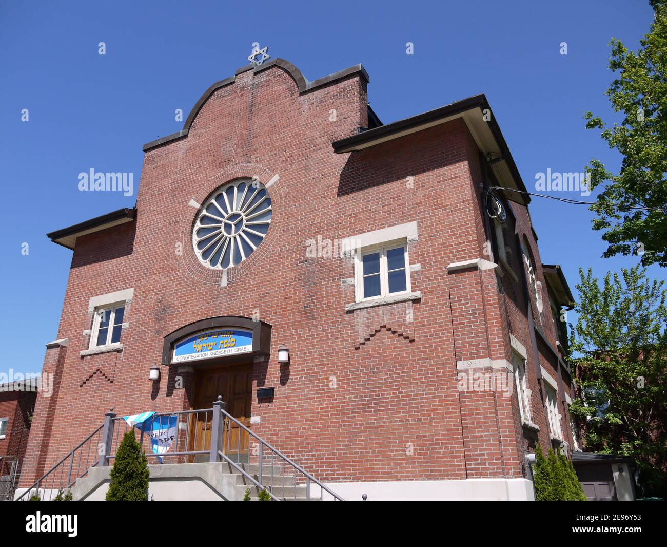 Toronto, Canada - 26 maggio 2013: Esterno della vecchia costruzione della sinagoga di mattoni, Congregazione Knesset Israele nel centro di Toronto, costruito nel 1913 Foto Stock
