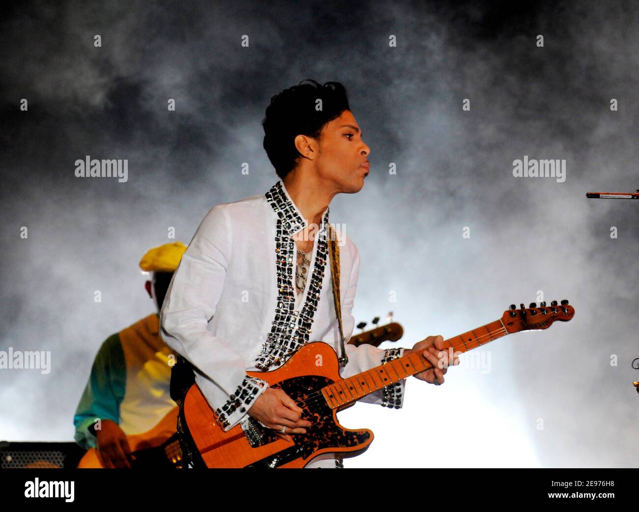 Prince si esibisce dal vivo al festival musicale Coachella 2008 a Indio, California, il 26 aprile 2008. Credit: David Atlas / MediaPunch Foto Stock