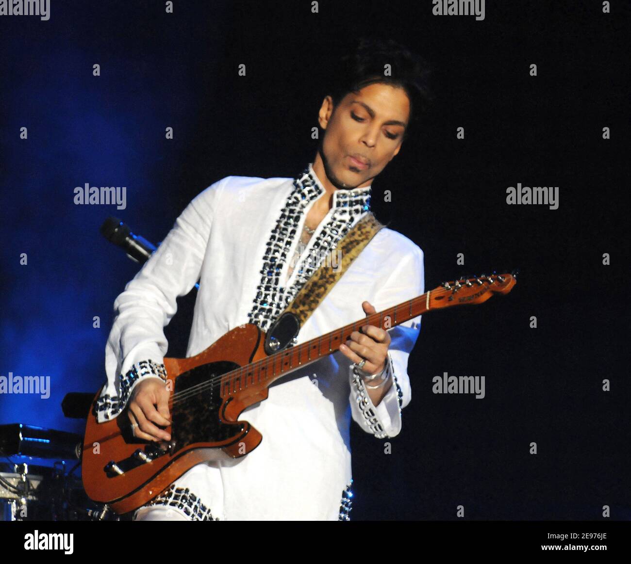Prince si esibisce dal vivo al festival musicale Coachella 2008 a Indio, California, il 26 aprile 2008. Credito: Atlas/MediaPunch Foto Stock