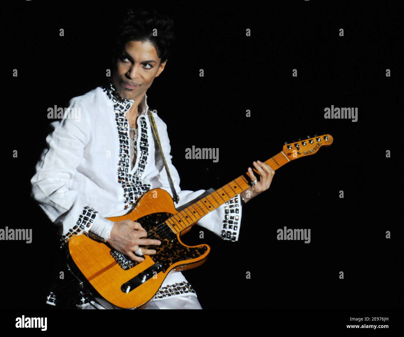 Prince si esibisce dal vivo al festival musicale Coachella 2008 a Indio, California, il 26 aprile 2008. Credito: Atlas/MediaPunch Foto Stock