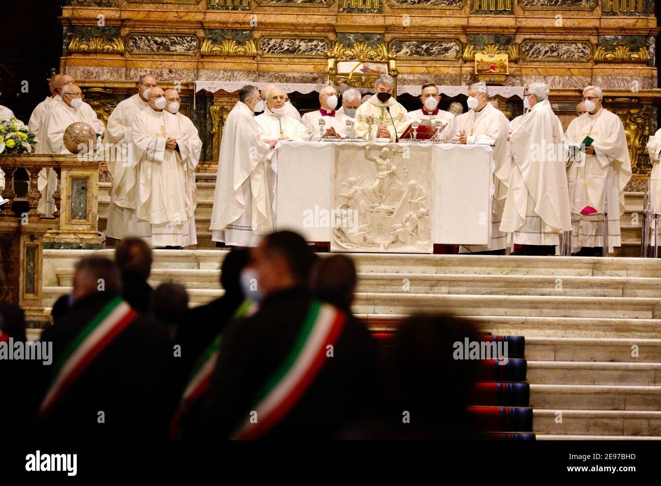 Napoli, ITALIA. 2 Feb 2021. 02/02/2021 Italia, Duomo cambio del nuovo cardinale della chiesa di Napoli.Monsignor Domenico Battaglia Credit: Fabio Sasso/ZUMA Wire/Alamy Live News Foto Stock