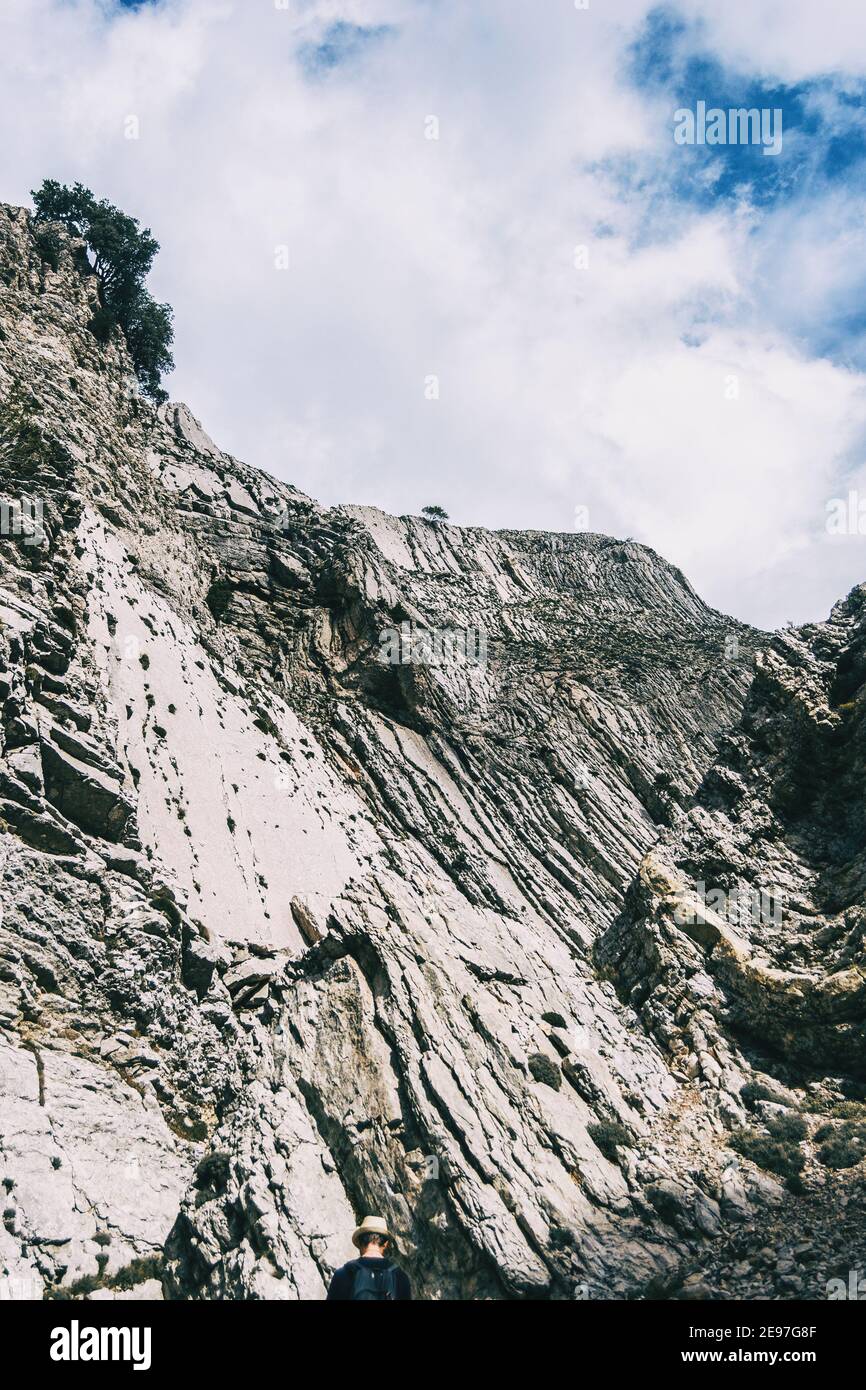 giorno nuvoloso nelle montagne del parco naturale dei porti, a tarragona (spagna). Fotografia tratta da un sentiero del trekking Foto Stock