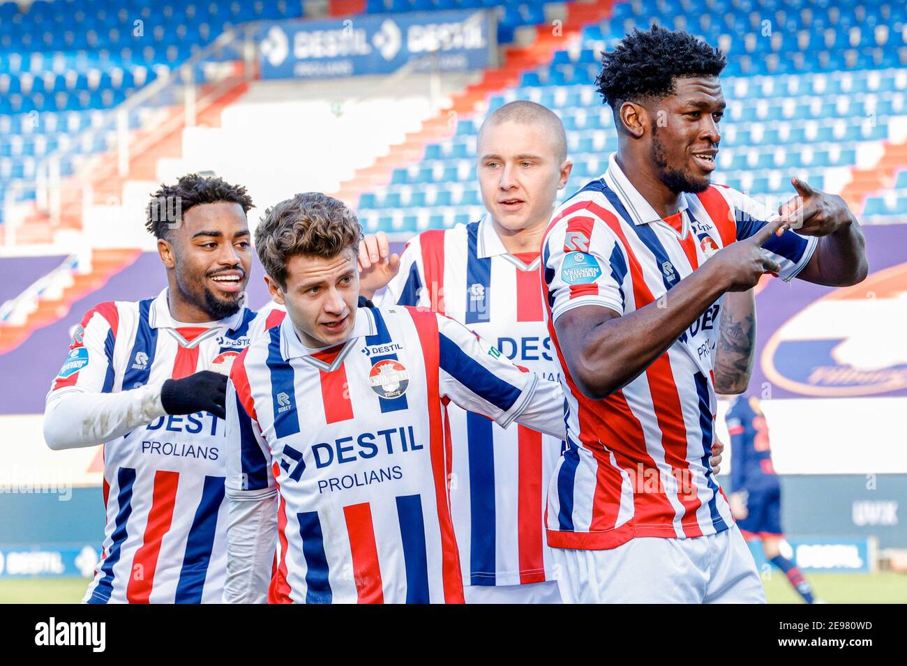 TILBURG, PAESI BASSI - GENNAIO 31: Kwasi Oykere Wriedt di Willem II festeggia il traguardo (2:0) con la squadra durante la partita olandese di Eredivisie tra Willem Foto Stock