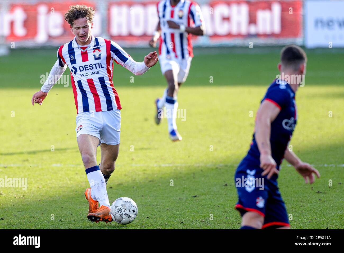 TILBURG, PAESI BASSI - GENNAIO 31: (L-R): Wesley Spieringhs di Willem II durante la partita olandese Eredivisie tra Willem II e FC Emmen a Koning Wi Foto Stock