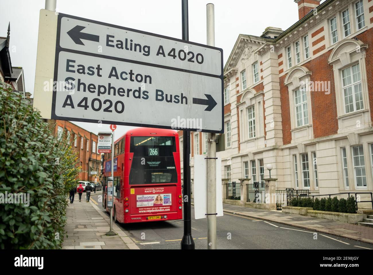 Acton, Londra: Ealing, Acton , Shepherds Bush strada segno in Acton Town in West London Foto Stock