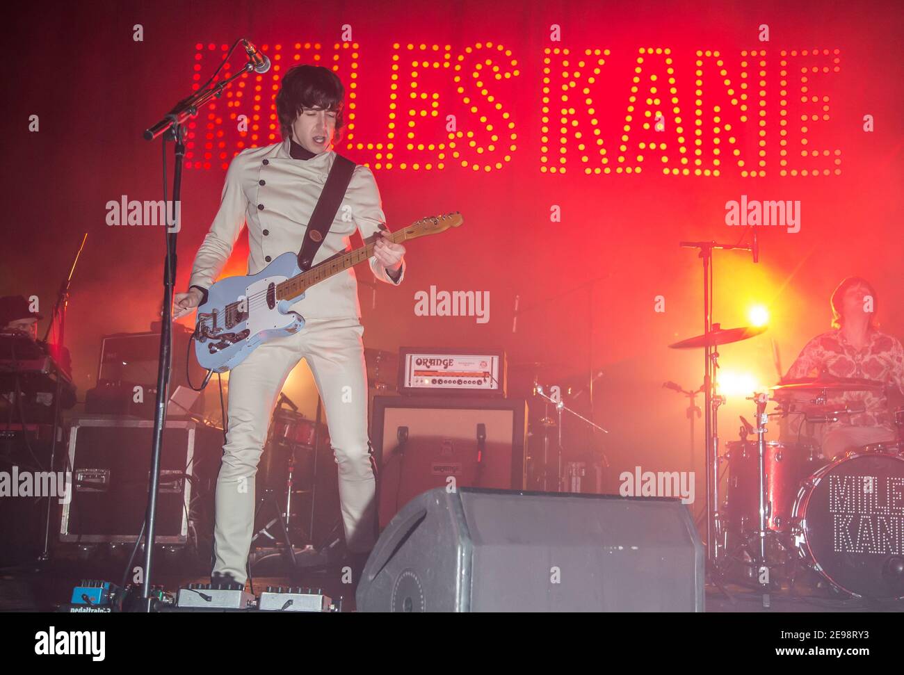 Miles Kane live sul palco della NME Awards al Brixton O2 di Londra Foto Stock