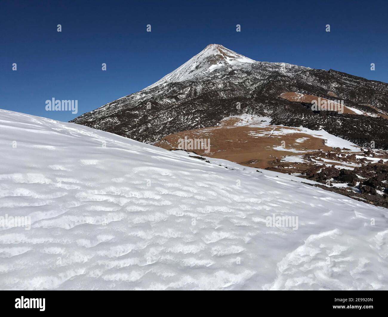 Montare Teide sotto la copertura da neve Foto Stock