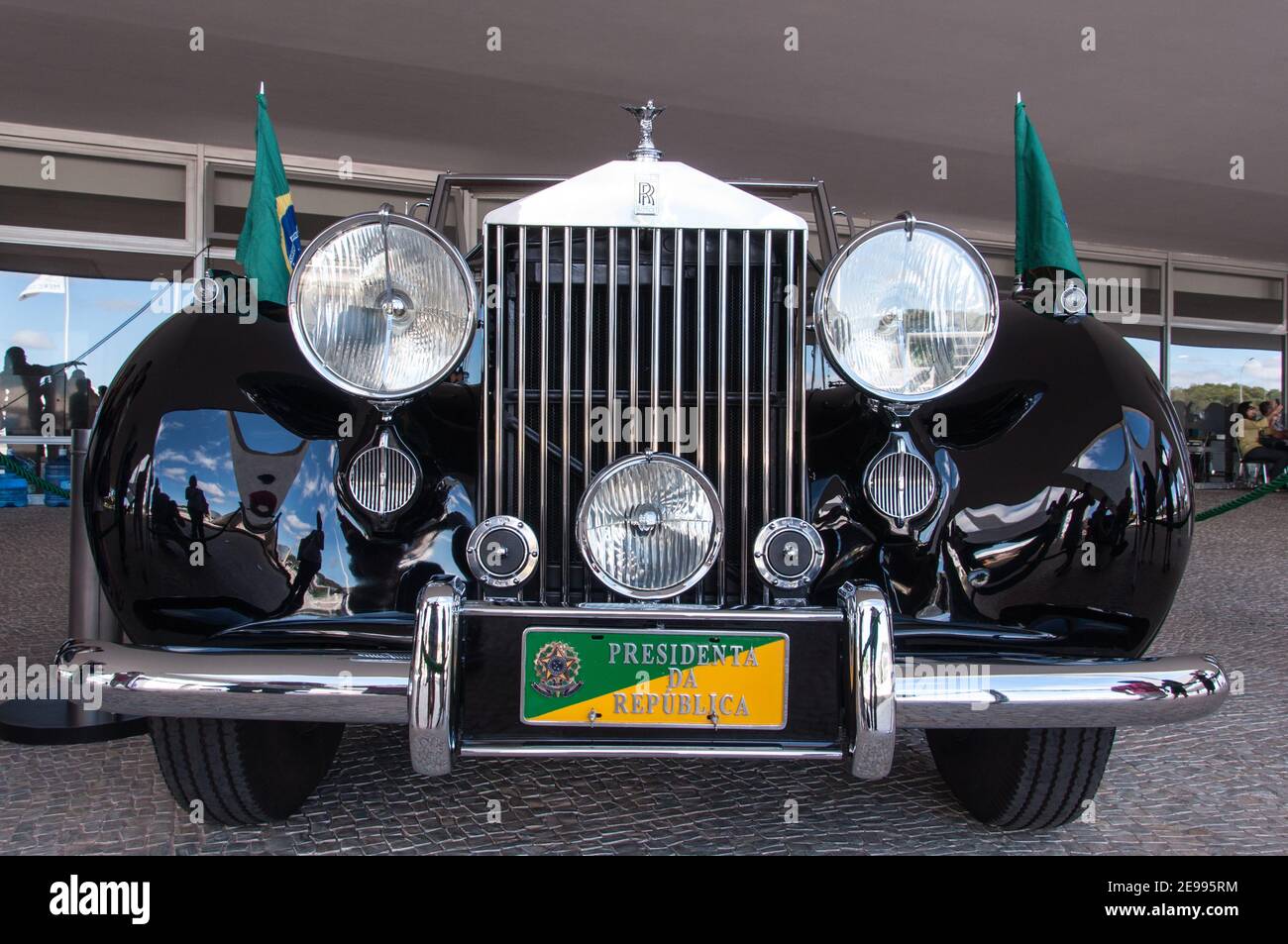 BRASILIA, BRASILE - 7 GIUGNO 2015: Rolls-Royce Silver Wraith, un'auto utilizzata dal presidente del Brasile in alcune celebrazioni nazionali. Foto Stock