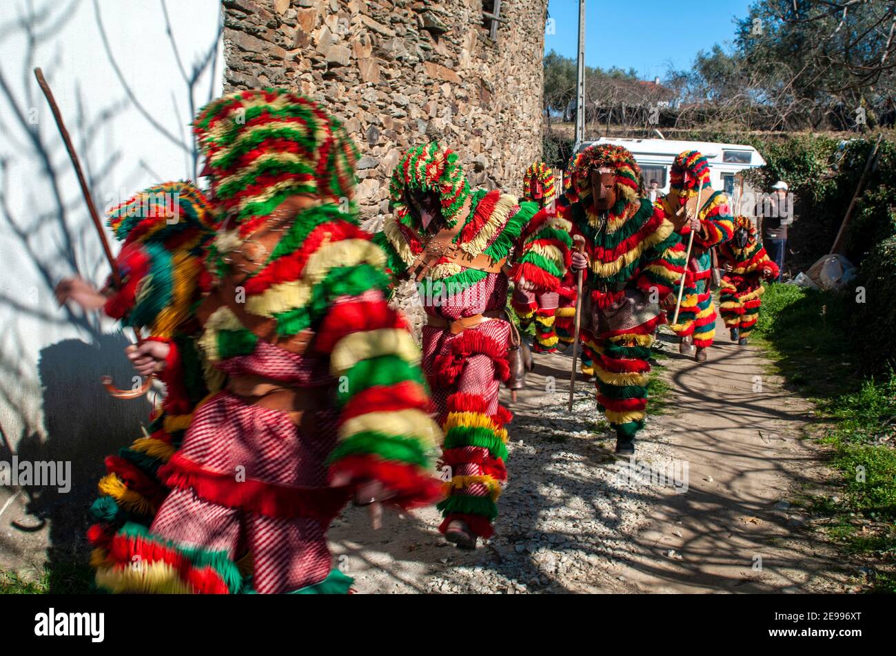 Caretos de Podence, maschera tradizionale e carnevale a Podence, Trás os Montes, Portogallo Foto Stock