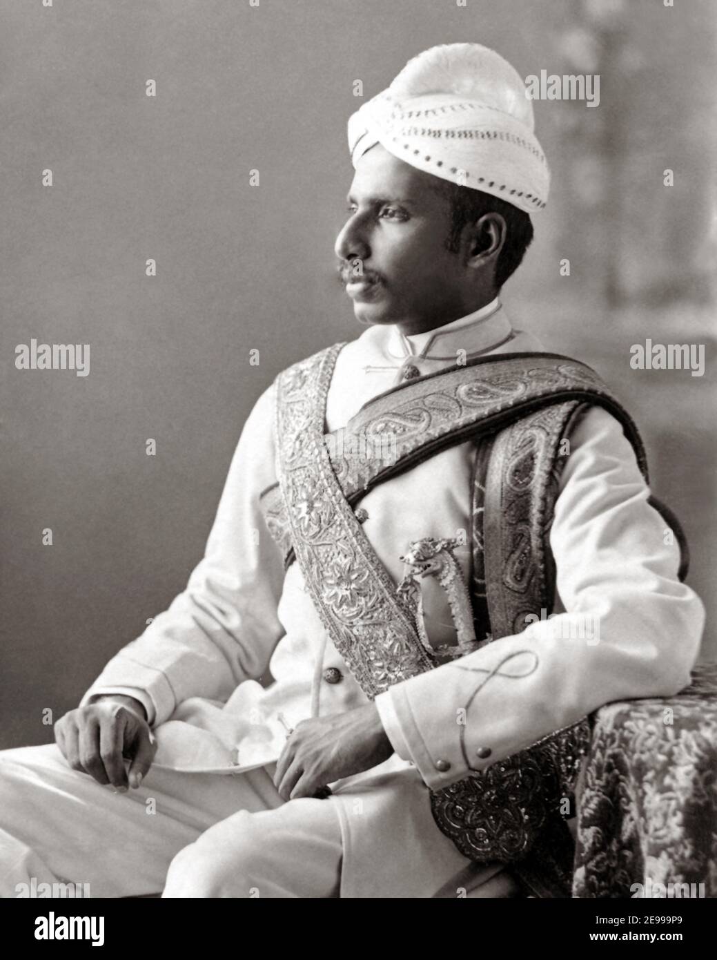 Foto della fine del 19 ° secolo - uomo finemente vestito, Ceylon, Sri Lanka Foto Stock