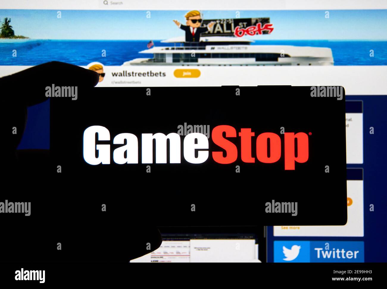 Montreal, Canada - 3 febbraio 2021: Logo Gamestop su pagina web wallstreetbets subreddit. Si tratta di un videogioco americano, elettronica di consumo e reta Foto Stock