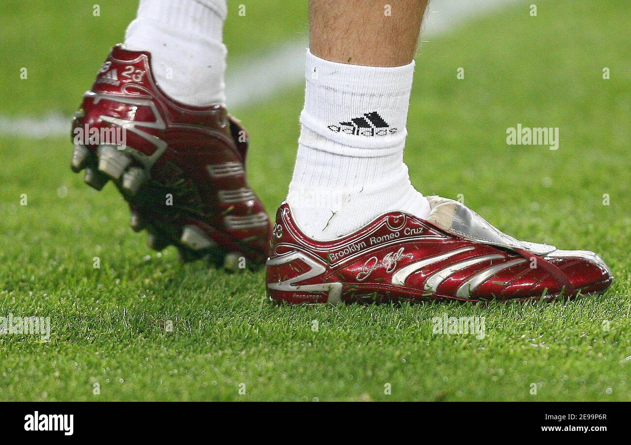 Scarpe David Beckham del Real Madrid con il nome dei tre bambini durante la  lega primera spagnola, FC Barcelona vs Real Madrid, allo stadio Nou Camp, a  Barcellona, Spagna, il 1° aprile