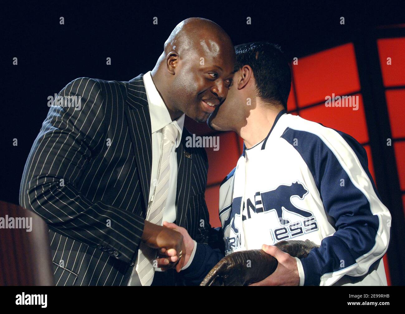 Malamine Kone CEO francese di Airness sportswear Brand con l'ex boxer  francese Mahyar Monshipour e il suo manager Louis Acaries durante la  celebrazione del 6 ° anniversario del marchio di Kone: 'Airness',