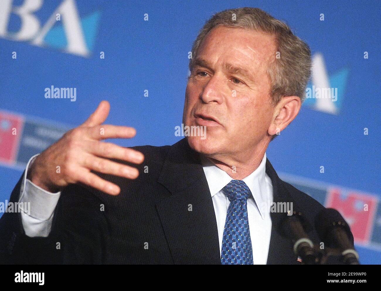 Il presidente George W. Bush ha espresso le sue osservazioni alla National Small Business Week Conference della Small Business Administration al Ronald Reagan Building and International Trade Center di Washington, DC, giovedì 13 aprile 2006. Foto di Olivier Douliery/ABACAPRESS.COM Foto Stock