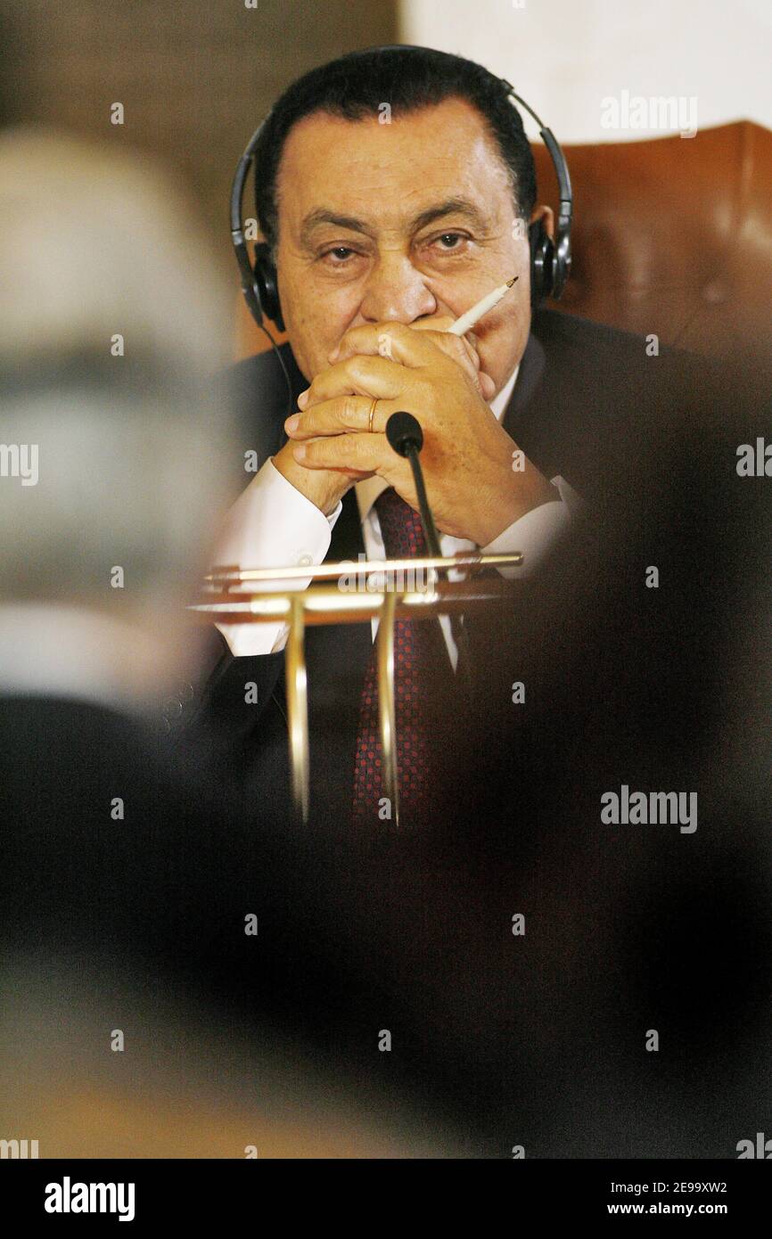 il presidente egiziano Hosni Mubarak al Palazzo Presidenziale del Cairo, Egitto, all'inizio della visita ufficiale di due giorni del presidente francese Jacques Chirac in Egitto il 19 aprile 2006. Foto di Thierry Orban/ABACAPRESS.COM Foto Stock