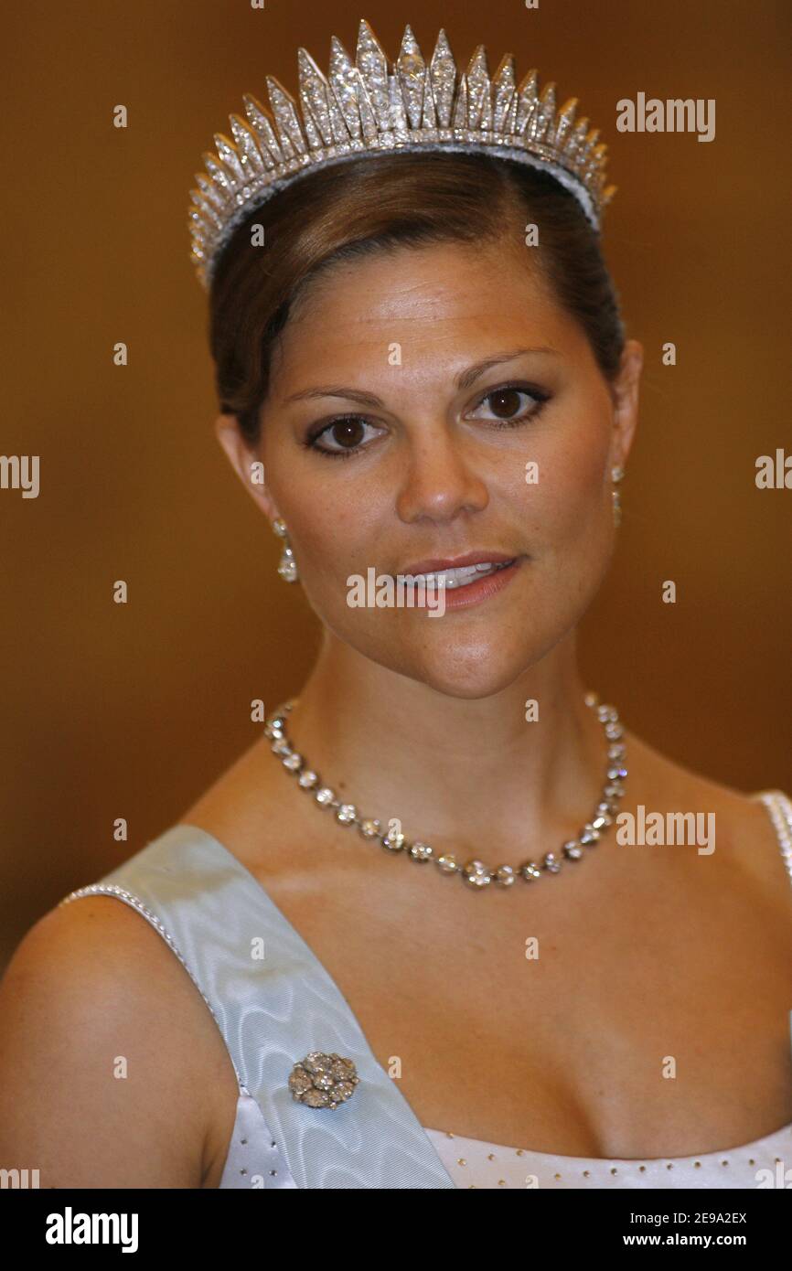 La principessa Vittoria della corona di Svezia arriva per il concerto tenuto oggi al Palazzo di Stoccolma nell'ambito del sessantesimo compleanno di Re Carlo XVI Gustaf di Svezia a Stoccolma il 30 aprile 2006. Foto di Nebinger/Orban/ABACAPRESS.COM Foto Stock