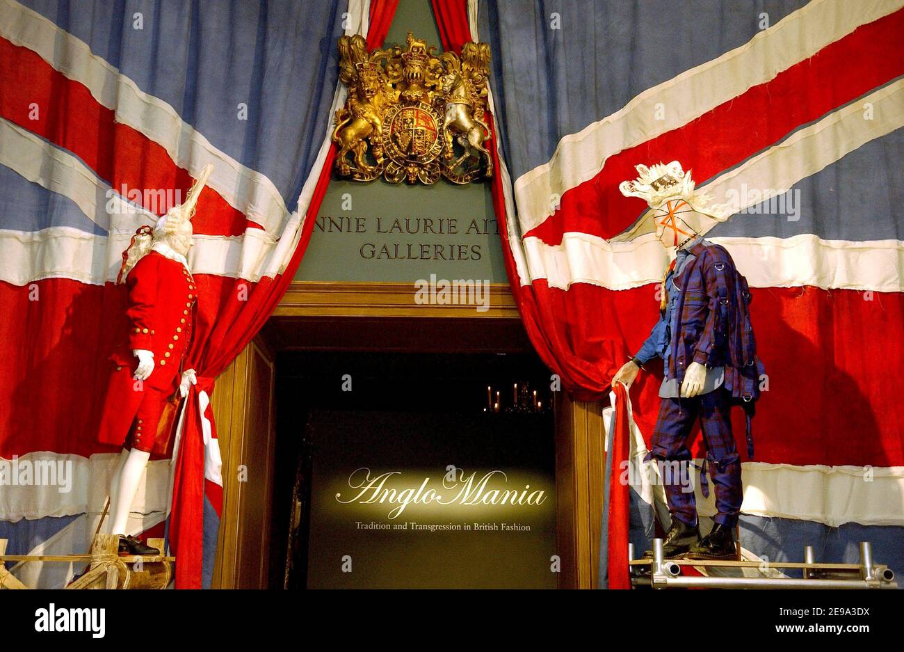 Anteprima delle foto della mostra 'AngloMania', parte del Costume Institute Benefit Gala, tenutasi al Metropolitan Museum of Arts di New York City, NY, USA, lunedì 1 maggio 2006. Foto di Nicolas Khayat/ABACAPRESS.COM Foto Stock