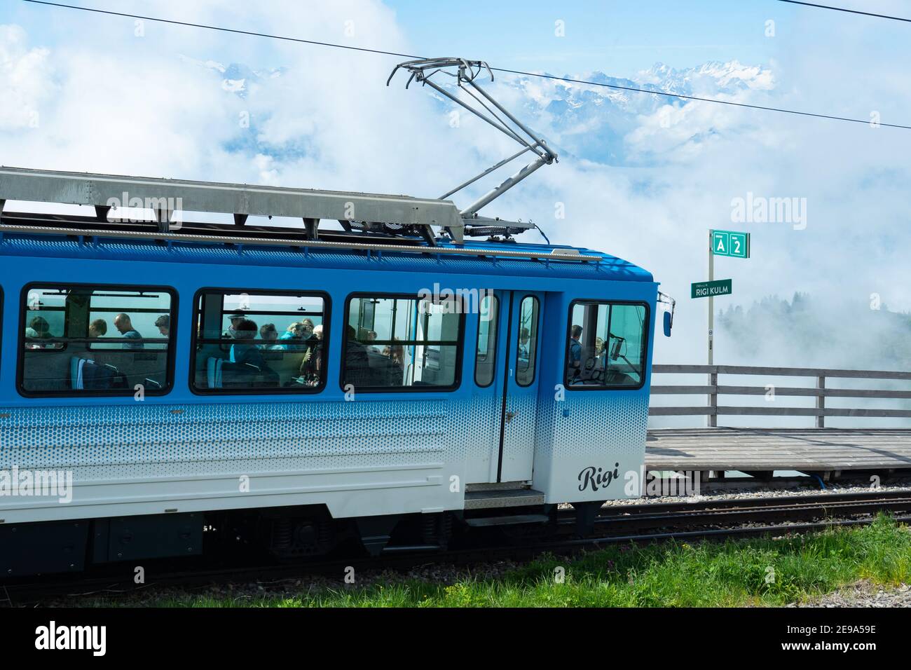 Rigi, Svizzera - 23 giugno 2019: Ferrovia a cremagliera alla stazione di Rigi Kulm Foto Stock
