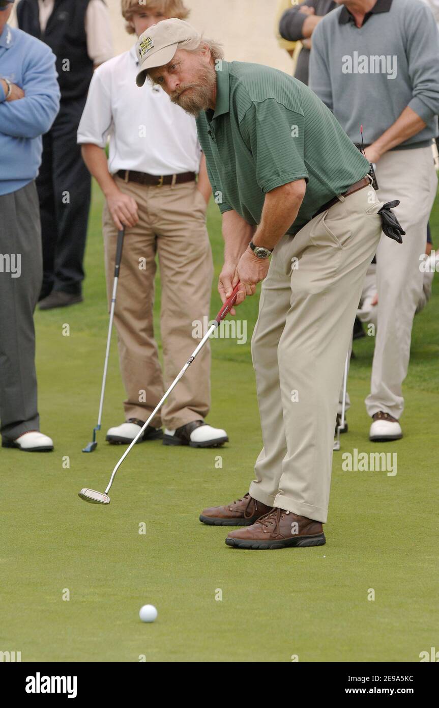 Michael Douglas partecipa all'ottava edizione del Michael Douglas Celebrity Golf al Trump National Golf Club, a Los Angeles, California, USA, il 7 maggio 2006. Foto di Lionel Hahn/ABACAPRESS.COM Foto Stock