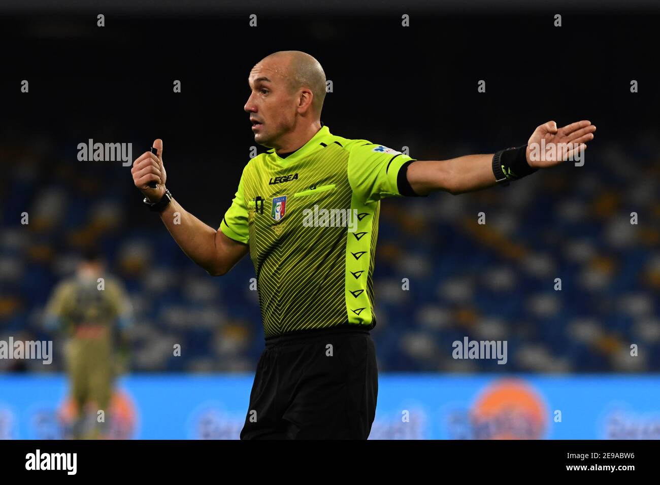 Napoli, Italia. 3 Feb 2021. Napoli, Italia, stadio Diego Armando Maradona, 03 febbraio 2021, Michael Fabbri arbitro della semifinale coppa italiana tra SSC. Napoli contro Atalanta Bergamasca Calcio, allo stadio Diego Armando Maradona Napoli (Italia), 3 febbraio 2021 durante SSC Napoli contro Atalanta BC - Calcio italiano Coppa Italia match Credit: Renato Olimpio/LPS/ZUMA Wire/Alamy Live News Foto Stock