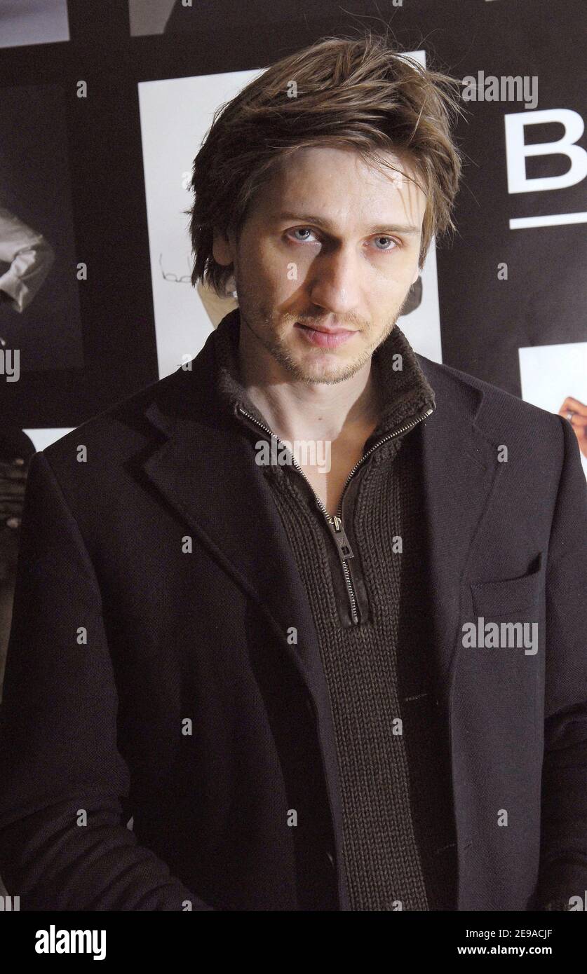 L'attore francese Stanislas Merhar partecipa a una vendita caritativa di orologi Baume & Mercier presso il 'le carrousel du Louvre' di Parigi, Francia, il 19 maggio 2006. Foto di Bruno Klein/ABACAPRESS.COM Foto Stock