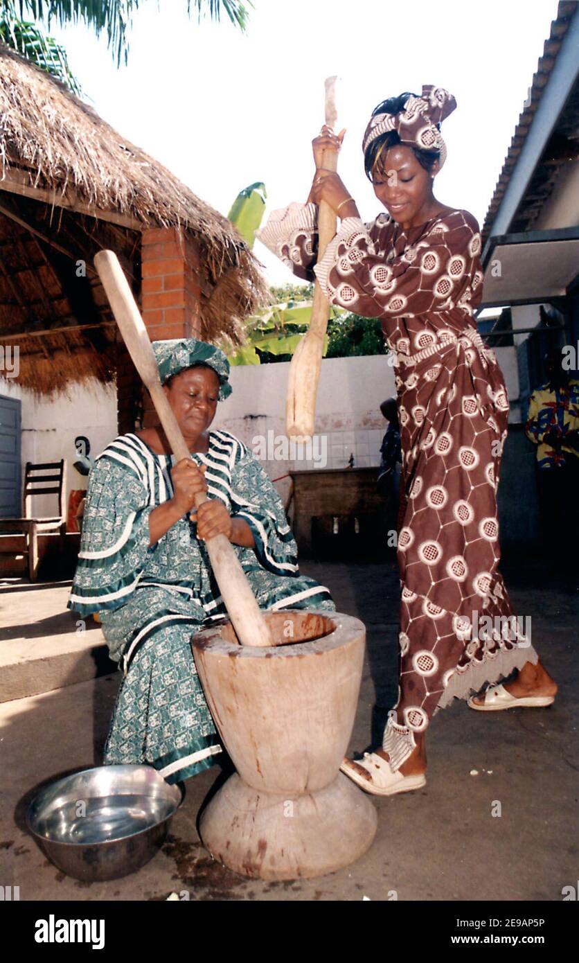 Edwige Madze Badakou, nativo del Togo, è stato eletto il primo 'Campionato del mondo di calcio 'a Rust, in Germania, l'8 giugno 2006. Lo studente di 24 anni ha vinto un cabriolet. Circa 1 500 donne volevano partecipare al concorso. Edwige ha raffigurato in 2004 quando è stata eletta Miss Togo 2004. Foto Jean-Francois Roussier/ABACAPRESS.COM Foto Stock