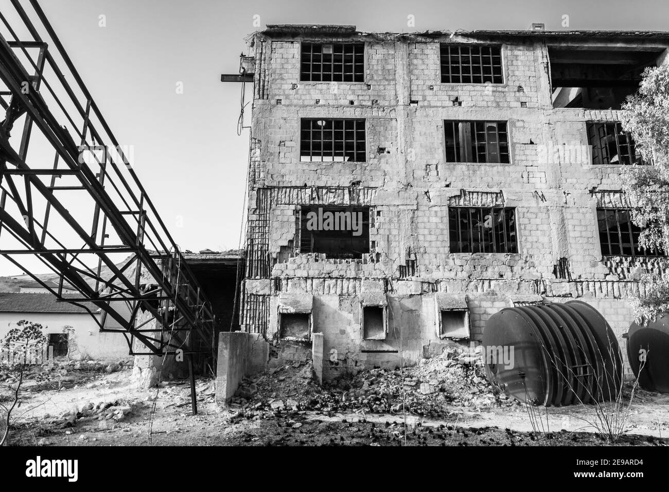 Edifici e macchinari abbandonati del complesso minerario Trabia Tallarita a Riesi, vicino Caltanissetta, Italia Foto Stock