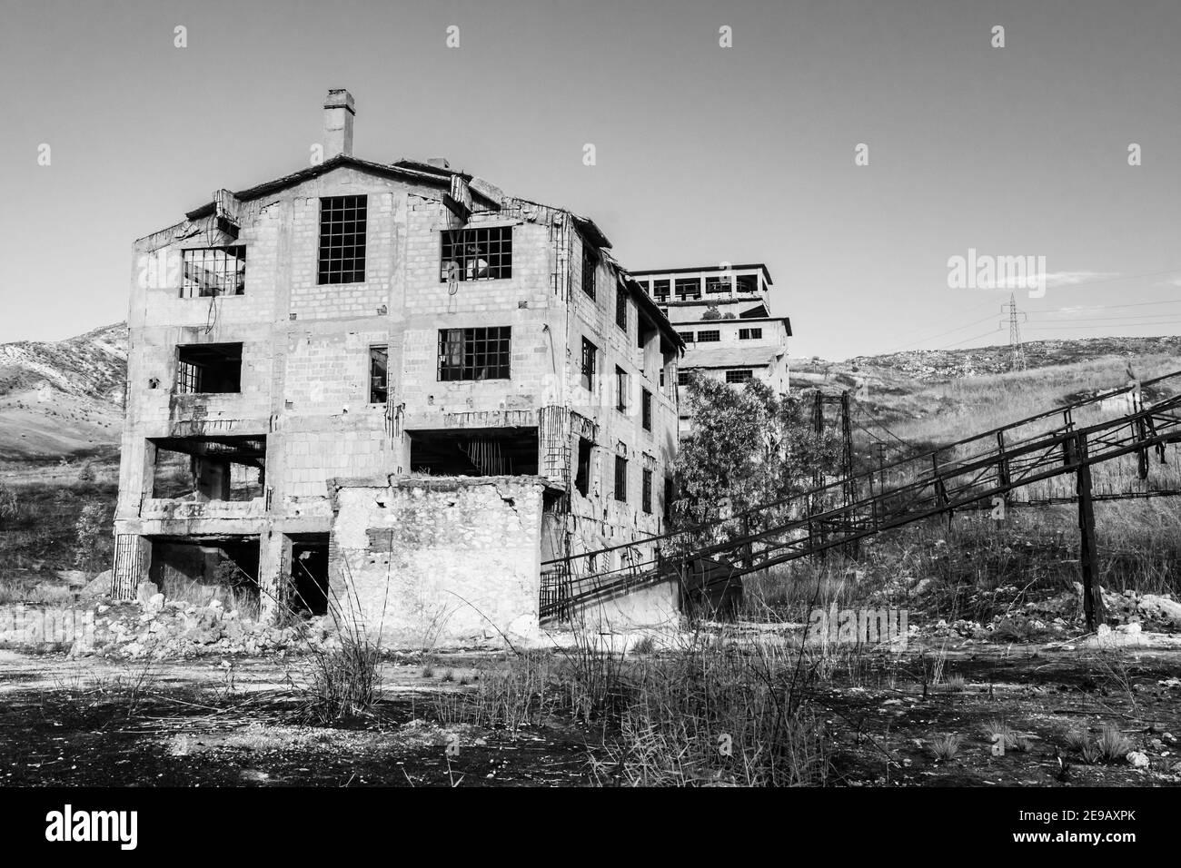 Edifici e macchinari abbandonati del complesso minerario Trabia Tallarita a Riesi, vicino Caltanissetta, Italia Foto Stock