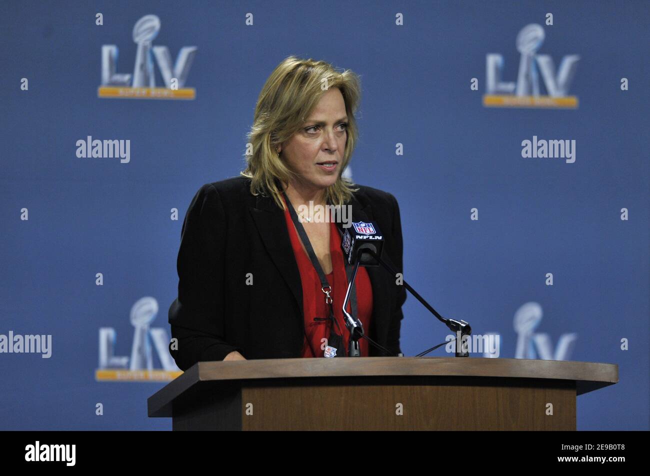 Tampa, Stati Uniti. 03 Feb 2021. Cathy Lanier, Chief Security Officer della NFL, parla durante una conferenza stampa al Tampa Convention Center per discutere le misure di sicurezza per Super Bowl LV a Tampa, Florida, mercoledì 3 febbraio 2021. Foto di Steve Nesius/UPI Credit: UPI/Alamy Live News Foto Stock