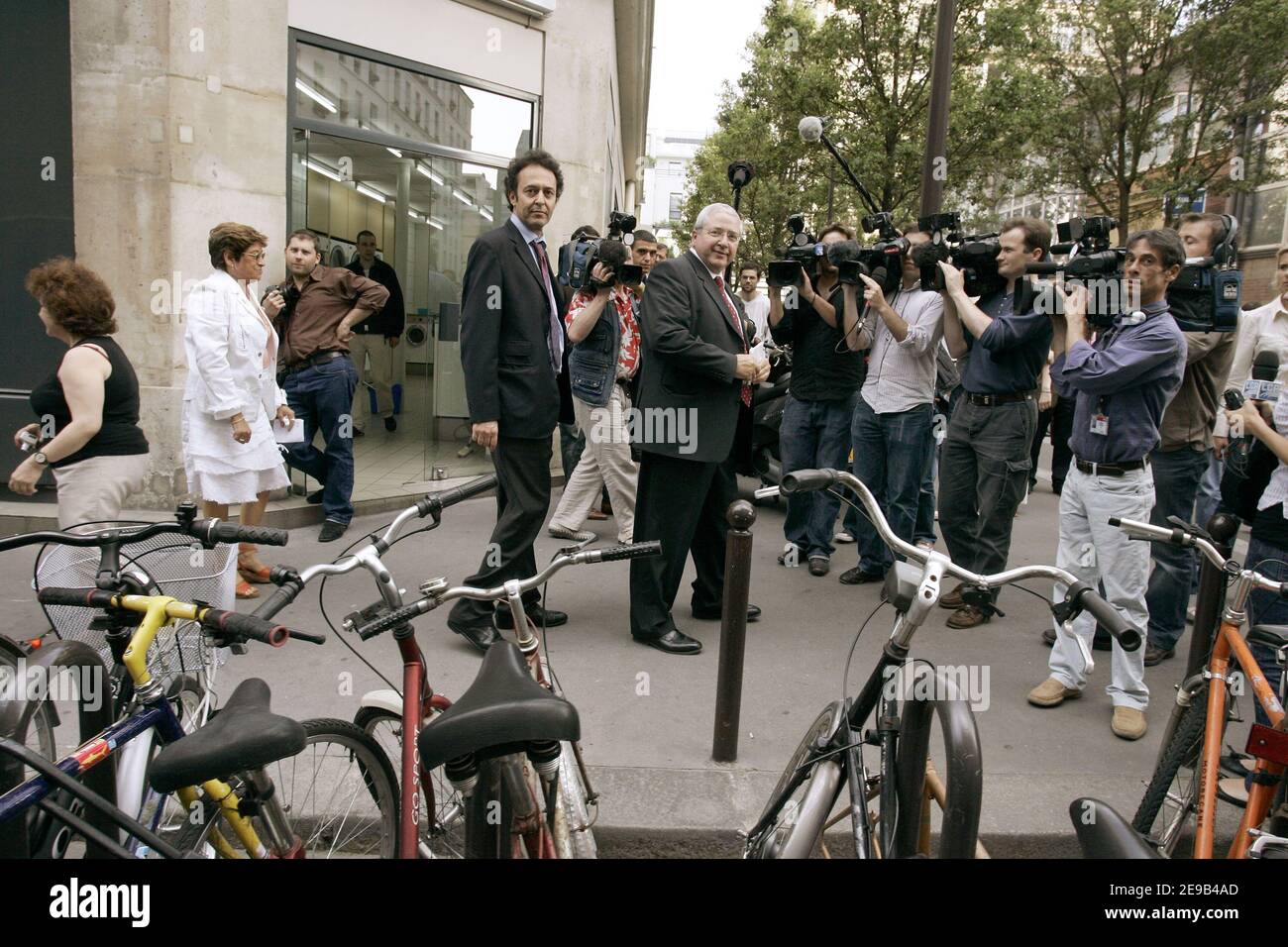 Il presidente del consiglio dell'Ile-de-France Jean-Paul Huchon arriva a partecipare alla prima riunione del deputato socialista Dominique Strauss-Kahn per il suo campain di candidato socialista ufficiale per le prossime elezioni presidenziali, presso la palestra giapponese di Parigi, Francia, il 28 giugno 2006. Foto di Mousse/ABACAPRESS.COM Foto Stock