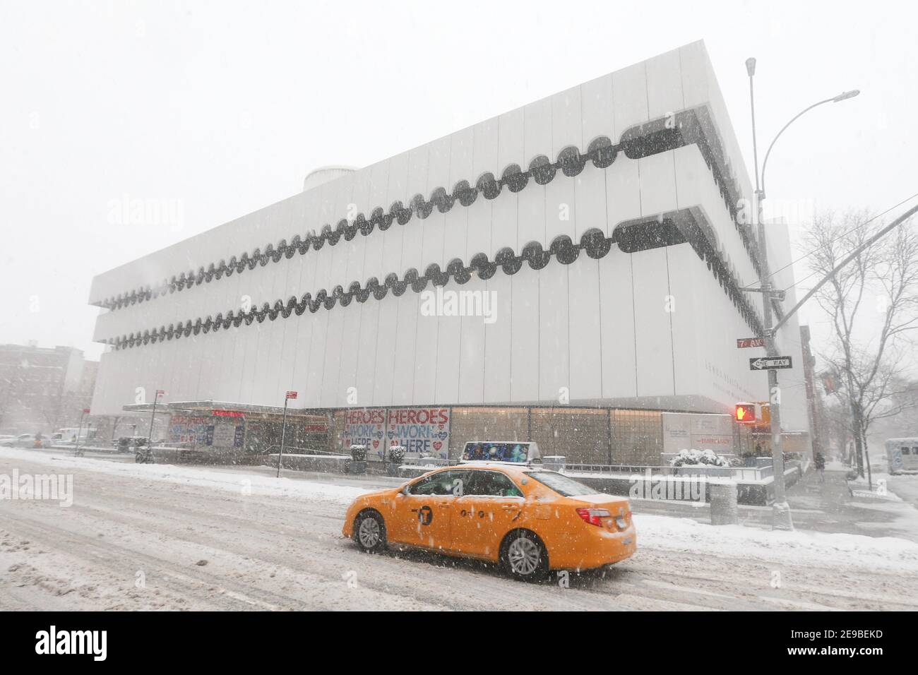 New York City USA Lenox Health Greenwich Village nella neve Foto Stock