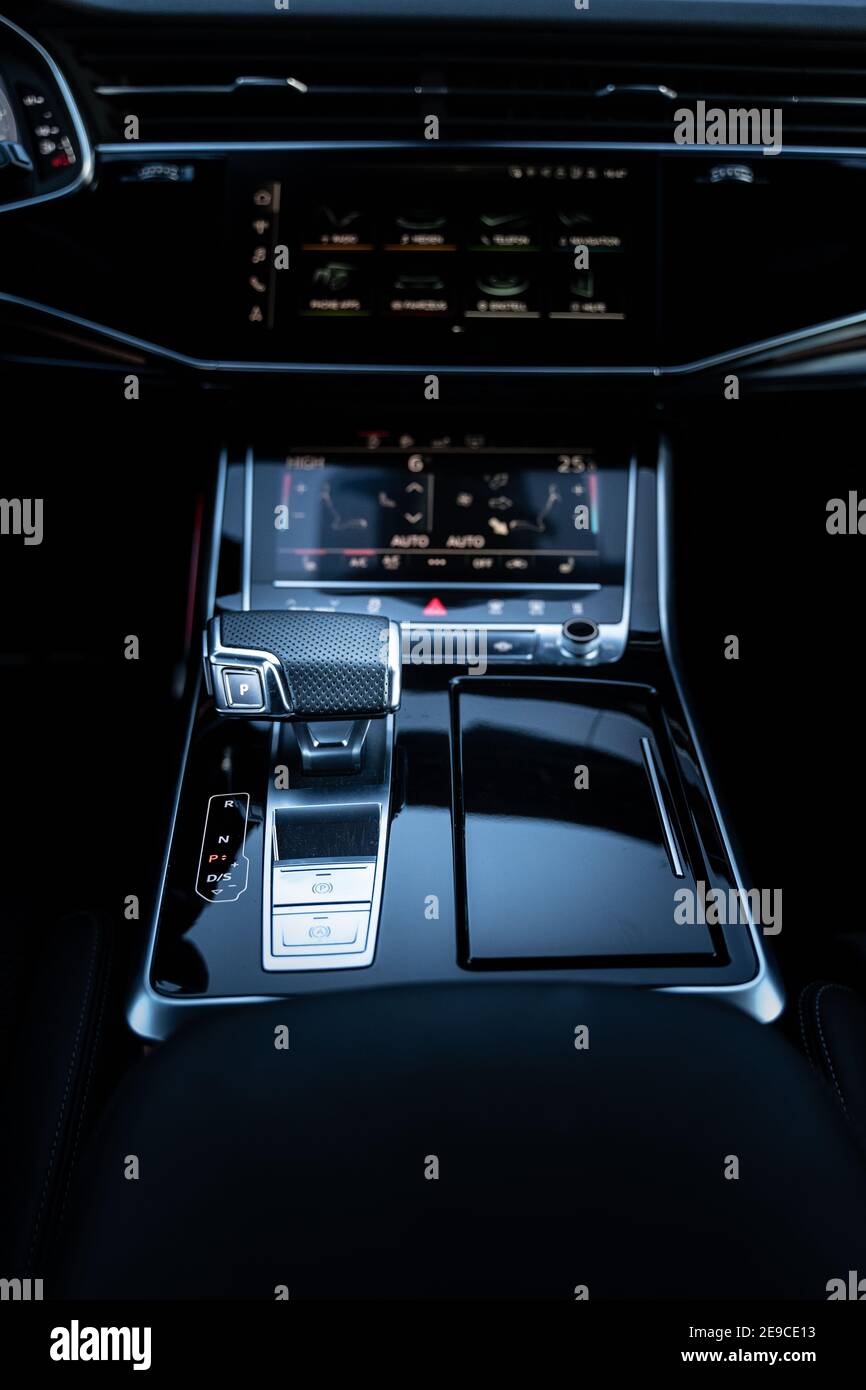 Accessori interni Audi Q7 2020 Foto Stock