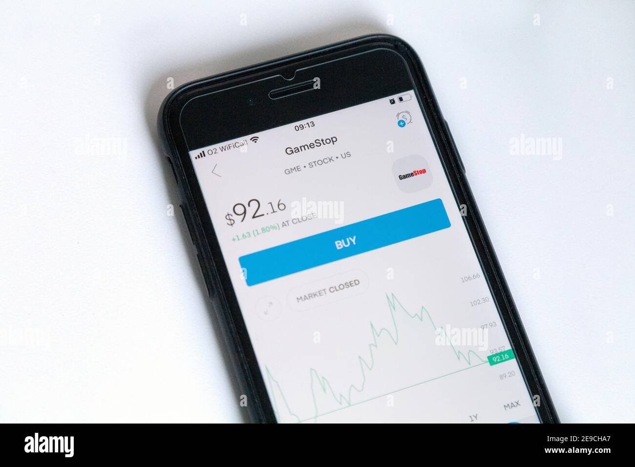 4 Febbraio 2021 - GameStop prezzi di stock plummets nel afermath di un gruppo di investitori al dettaglio del gruppo reddit WallStreetBest ha acquistato le azioni nella speranza di un breve schiacciare Foto Stock