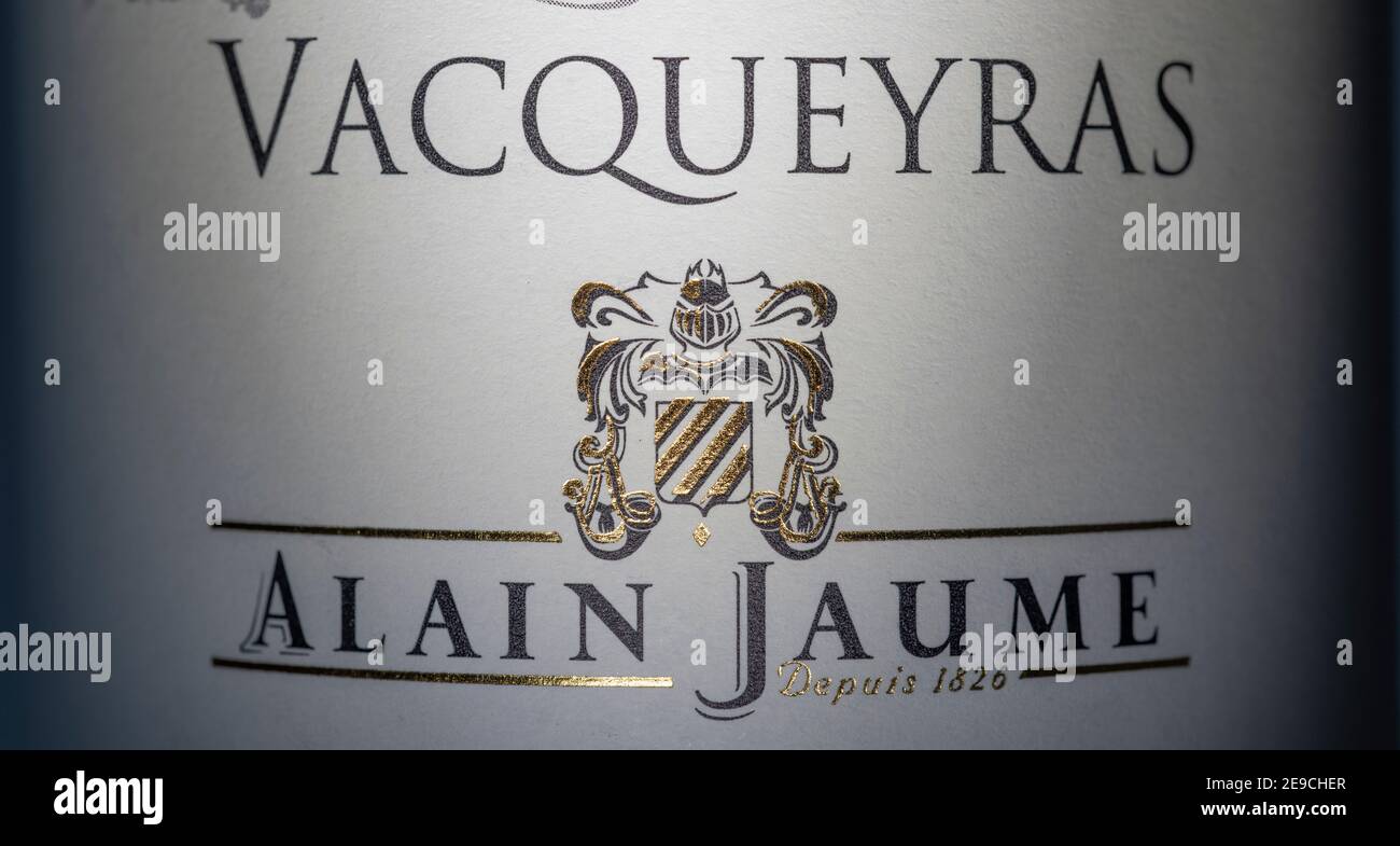 Grande Garrigue Vacqueyras 2017 Valle del Rodano sud francese Alain Jaume primo piano dell'etichetta del vino Foto Stock