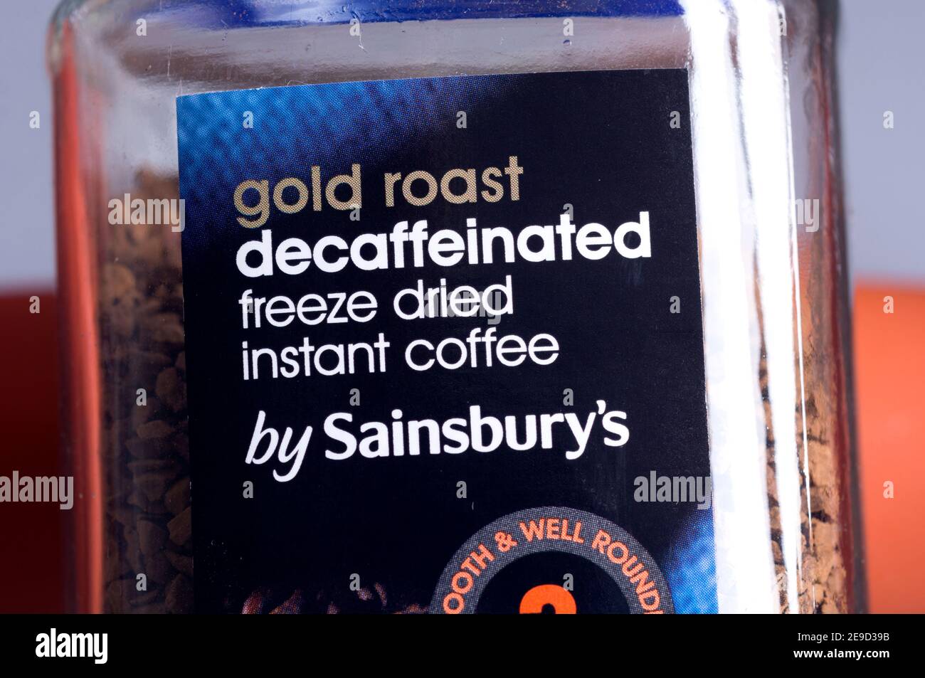 Un vasetto di caffè decaffeinato Sainsbury`s Gold Roast Foto Stock