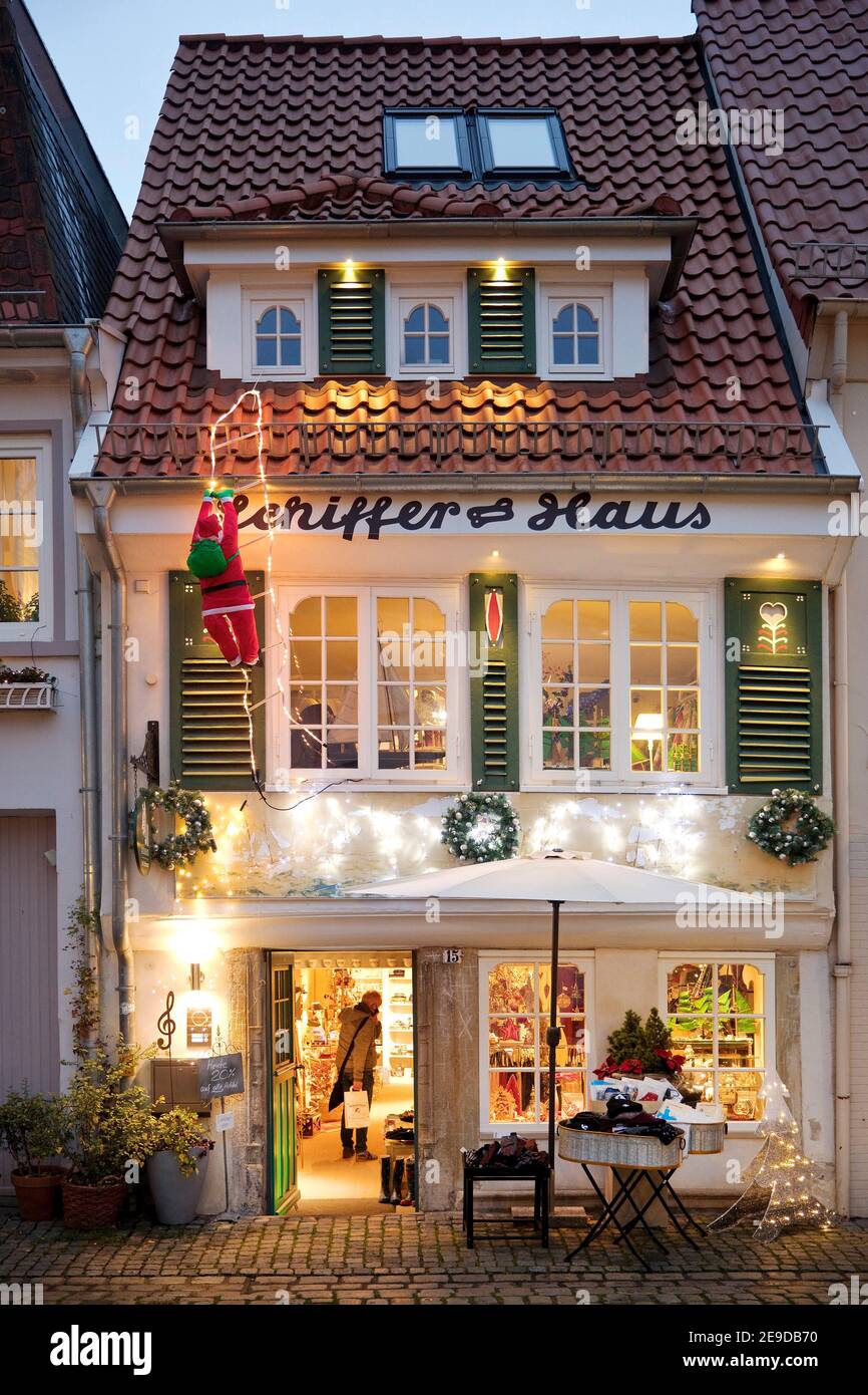 Schifferhaus nel quartiere Schnoor, nel centro medievale di Brema a yule Tide, Germania, Brema Foto Stock