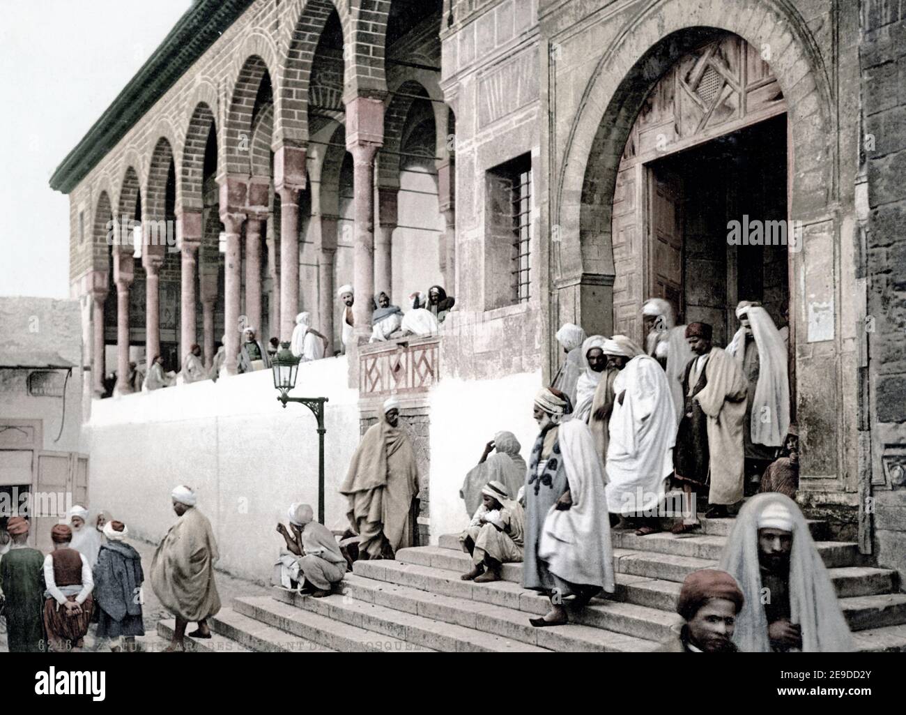 Fotografia della fine del XIX secolo - proveniente dalla moschea, Tunisi, Tunisia, circa 1890's. Foto Stock