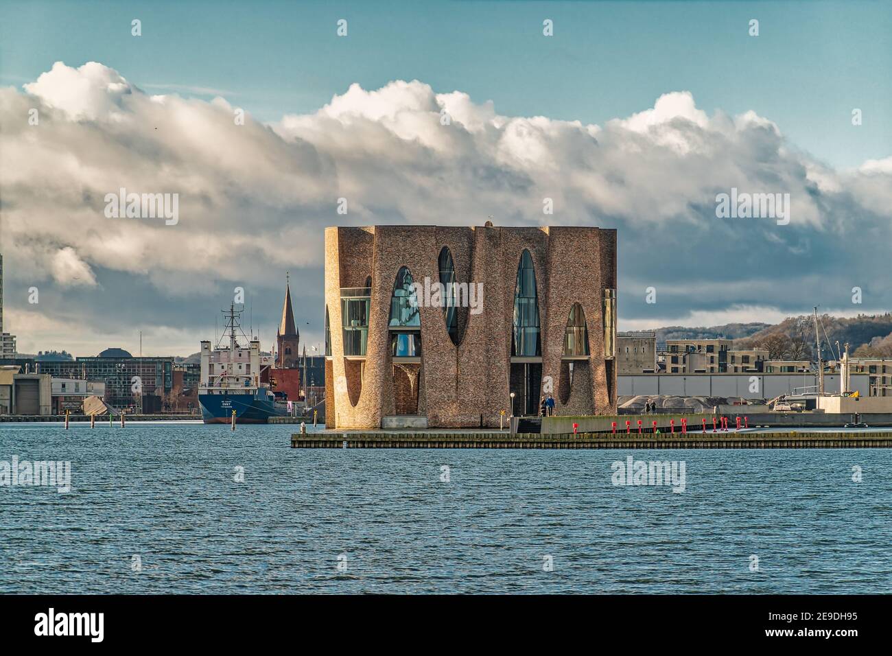 Vejle vista dal fiordo con Fjordenhus, Danimarca Foto Stock