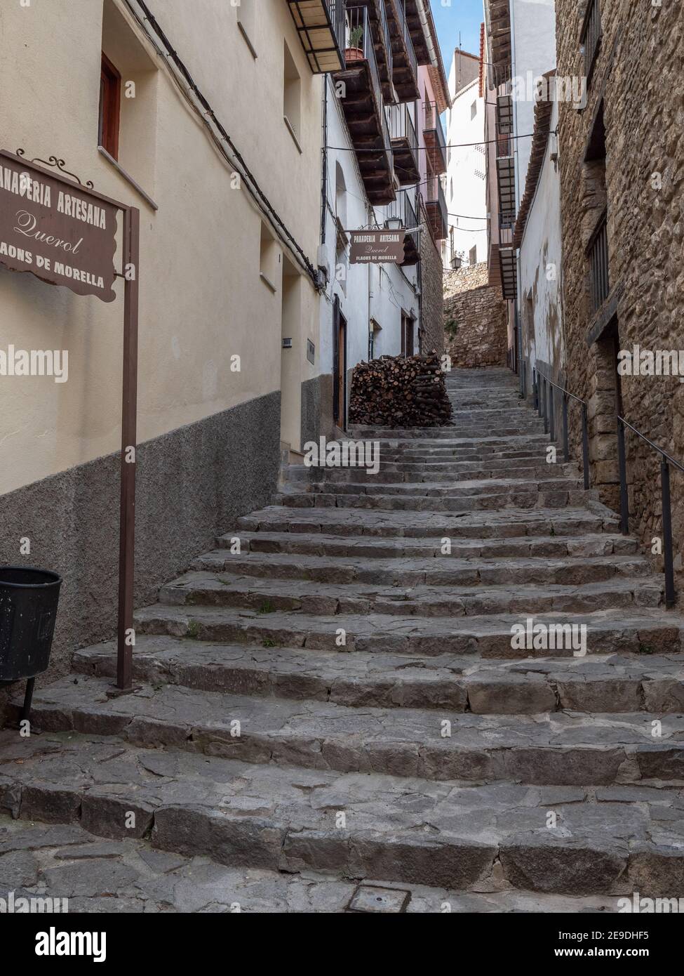 La città collinare di Morella nella provincia di Castellón in Spagna. Foto Stock