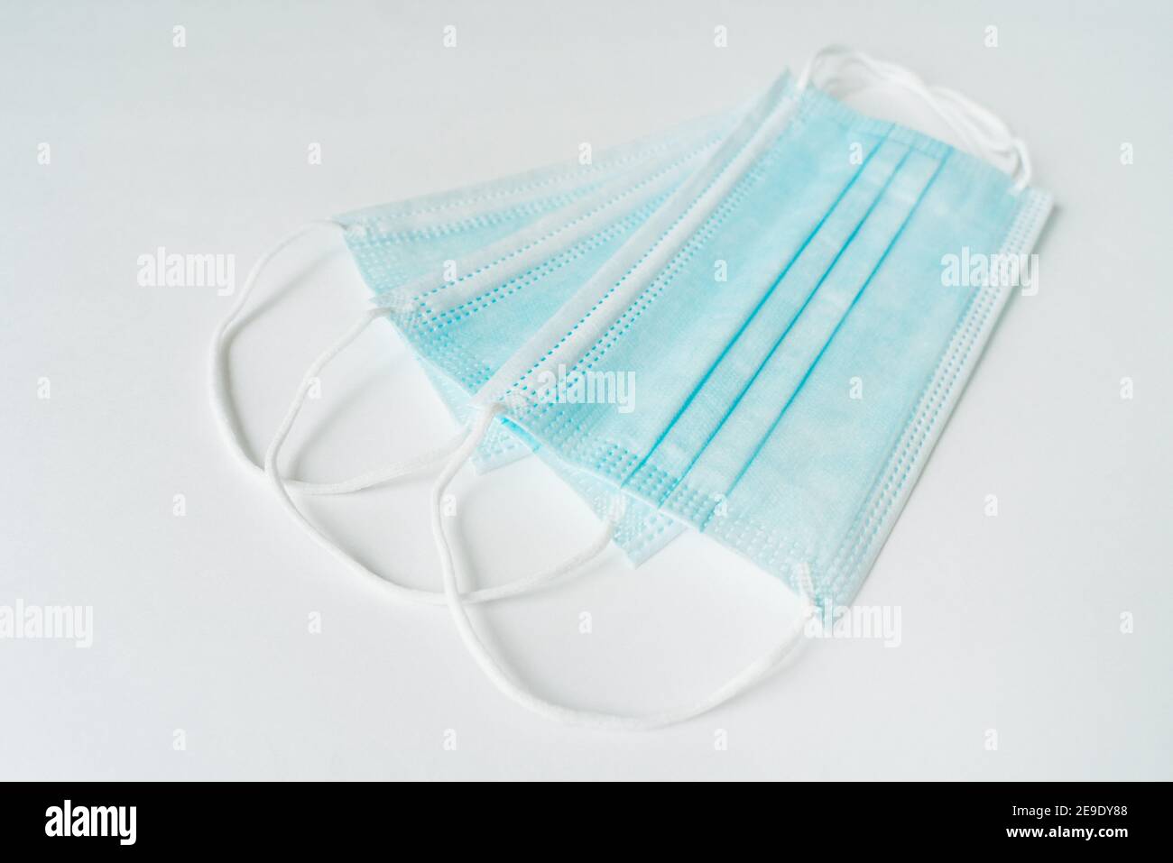 Maschera medica COVID. Maschera di sicurezza con protezione coronavirus, per il tuo design Foto Stock