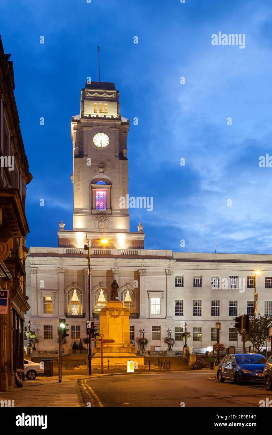 Vista serale del municipio di Barnsley nel South Yorkshire, Inghilterra Foto Stock