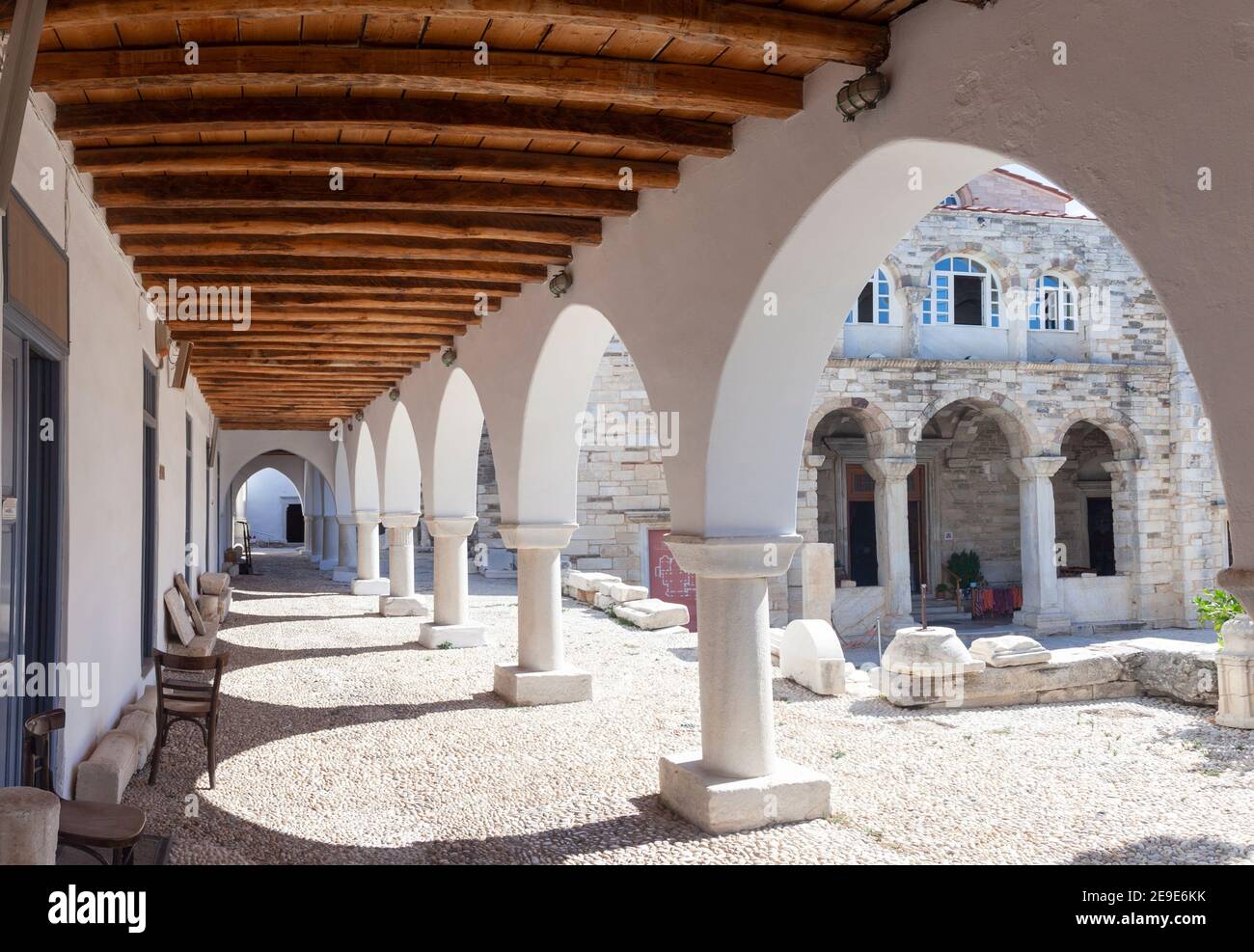 Al monastero di Santa Maria dei cento cancelli, o Panagia Ekatontapyliani, un tempio greco ortodosso popolare nella città di Parikia, a Paros, Grecia Foto Stock