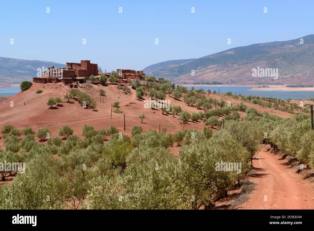 Villaggio vicino al lago Bin el Ouidane. Marocco. Foto Stock