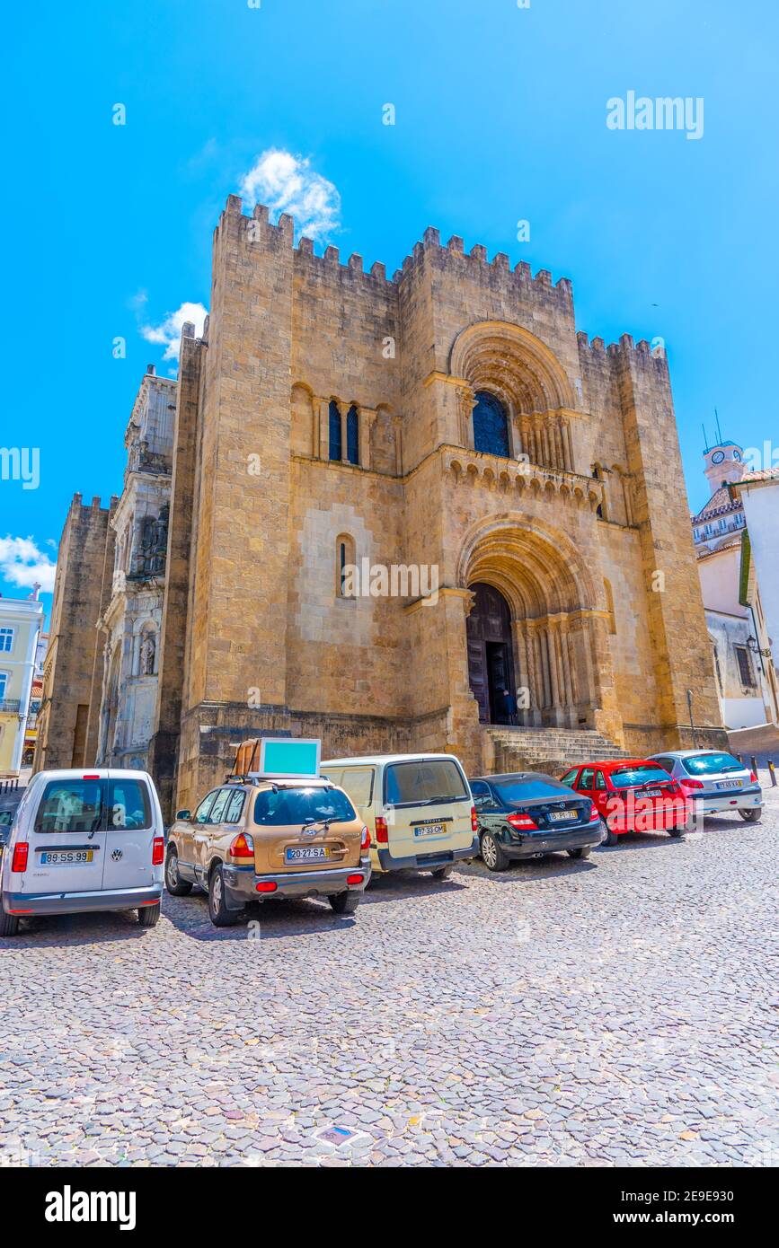 Vista sulla vecchia cattedrale di Coimbra, Portogallo Foto Stock