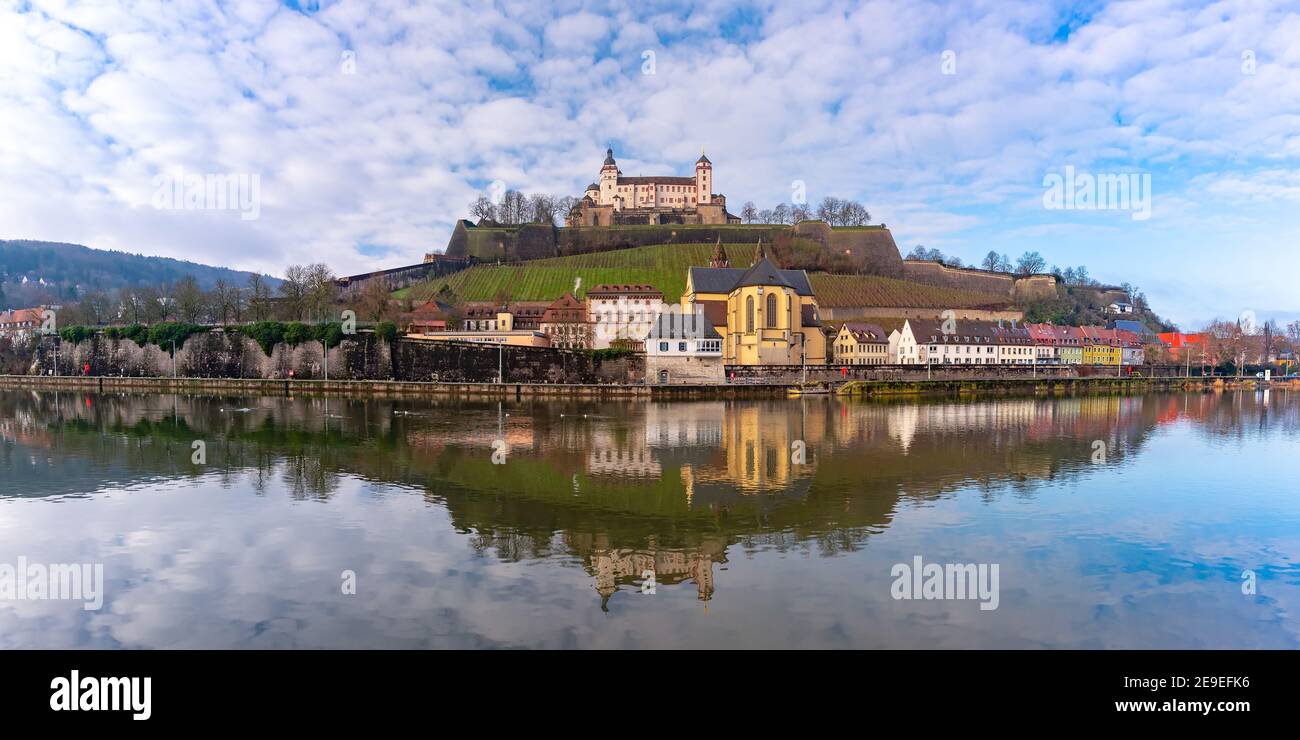Vista panoramica della Fortezza di Marienberg nel giorno di sole, Baviera, Germania Foto Stock