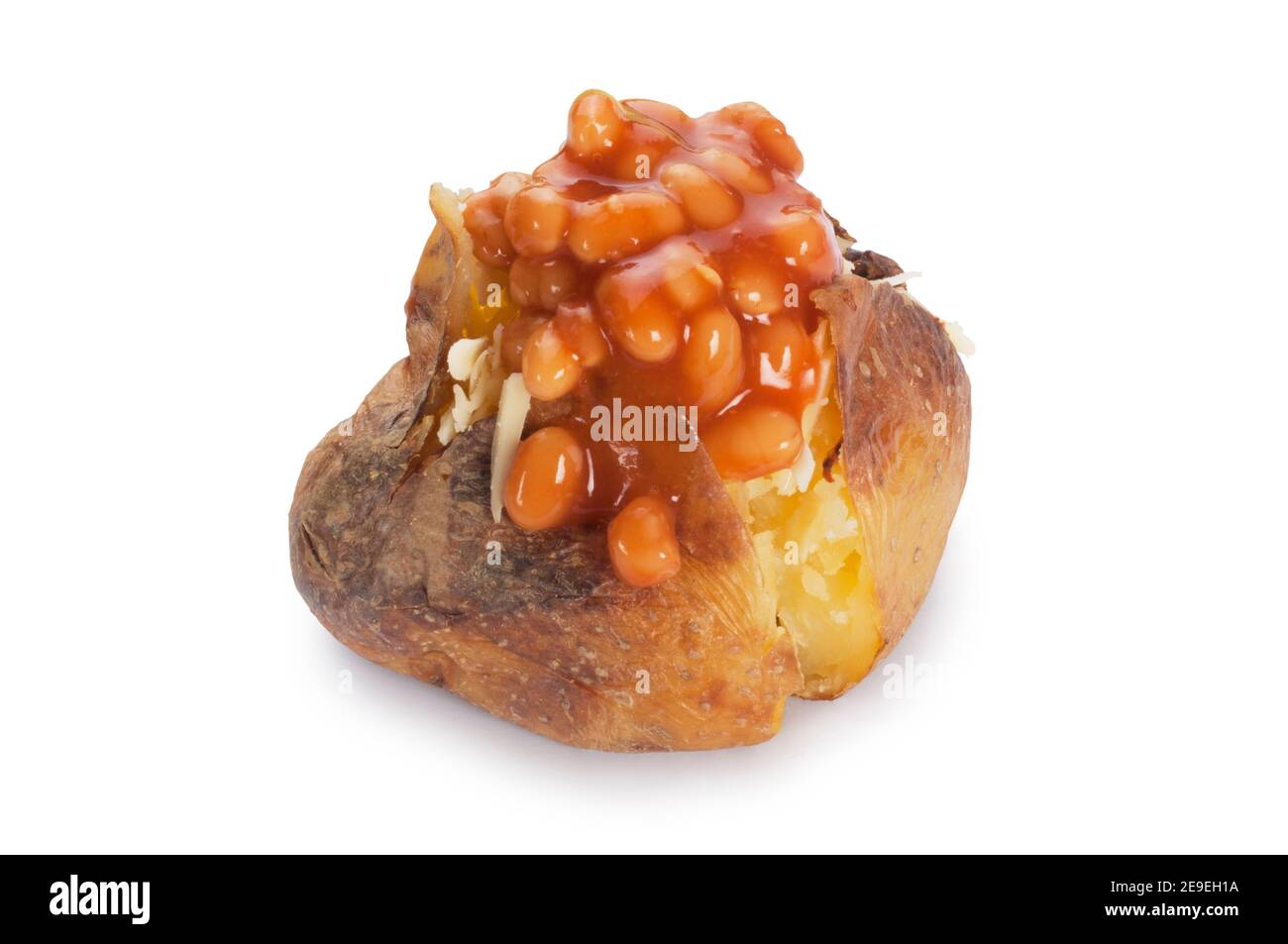 Studio di una patata al forno con fagioli tagliati al forno Fuori su uno sfondo bianco - John Gollop Foto Stock