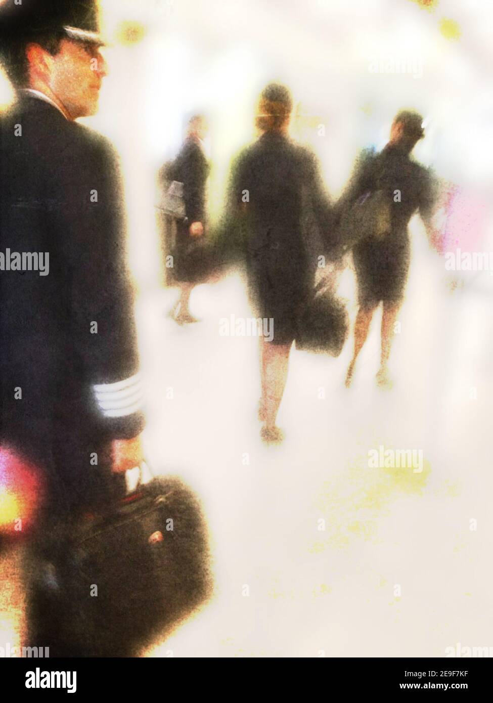 Il capitano e l'equipaggio arrivano all'aeroporto di Heathrow (da una serie di immagini acquisite ed elaborate con IPhone) Foto Stock